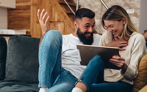 Happy couple switching their mortgage to Tandia Financial